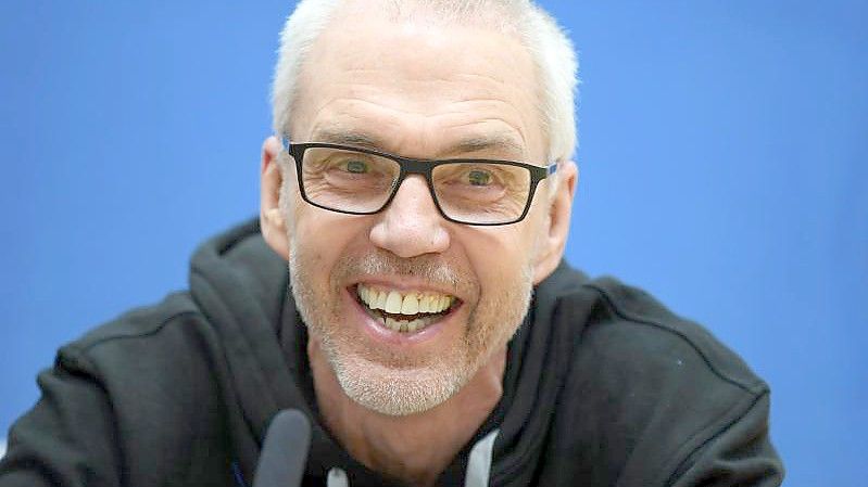 Arbeitet an seinem Deutsch: Bundestrainer Gordon Herbert. Foto: Arne Dedert/dpa