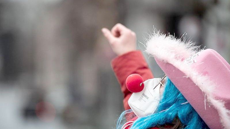 Die Karnevalisten in Düsseldorf hoffen auf den Mai. Foto: Fabian Strauch/dpa