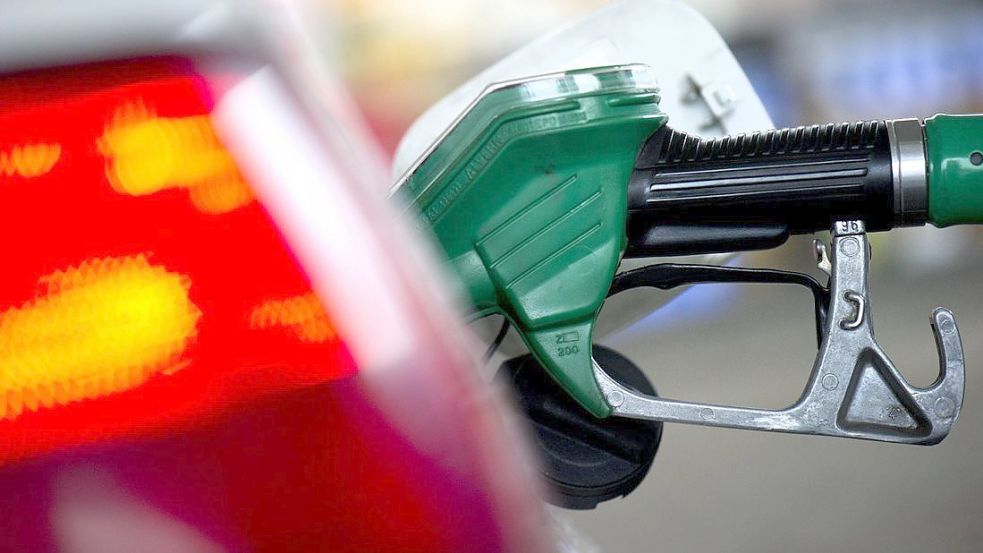 Inflationstreiber Energie: Unter anderem die steigenden Treibstoffpreise tragen dazu bei, dass die Preissteigerungsraten deutlich angezogen haben. Die Linksfraktion im Bundestag fordert eine Entlastung der Verbraucher. Foto: Arno Burgi/dpa