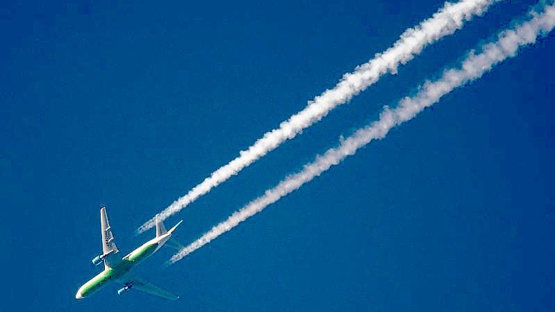 Die Luftfahrtindustrie blickt wieder etwas optimistischer in die Zukunft. Foto: Julian Stratenschulte/dpa