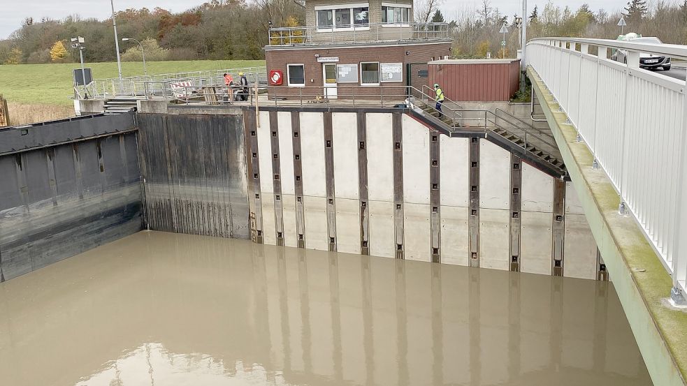 Betonvorsatzschalen sorgen für mehr Stabilität an den Schleusenhäuptern. Foto: Stadtwerke