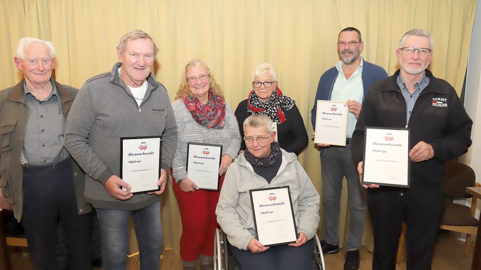 Die geehrten Mitglieder der VDK Ortsgruppe Barßel (von links): Otto Harms, Gerhard Krone, Petra Lensing, Anja Schmidt, Karin Thomann, Gerhard Alberding und Frank Schmidt. Foto: Passmann