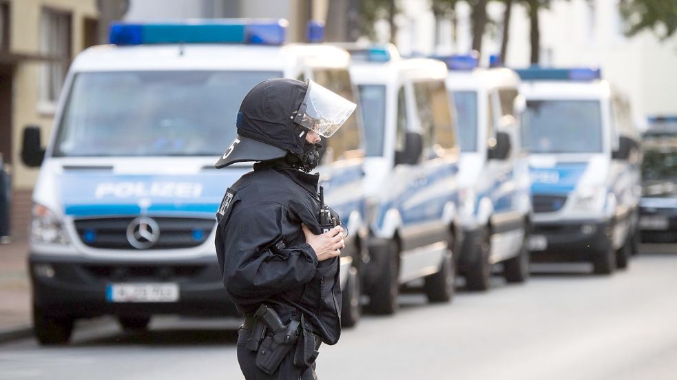 Ermittler von Polizei und Staatsanwaltschaft sind am Dienstag gegen den organisierten Drogenhandel in Bremen und Niedersachsen vorgegangen. Foto: Symbolfoto: Julian Stratenschulte / dpa