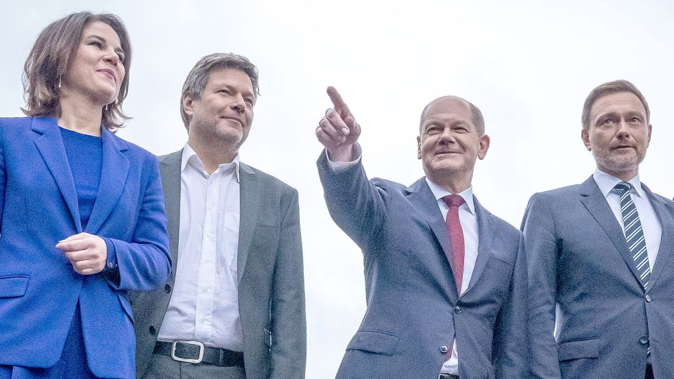 Die kommende Bundesregierung wird viel besprechen müssen, auch beim Thema Inflation. Von links: Annalena Baerbock, Bundesvorsitzende von Bündnis 90/Die Grünen, Robert Habeck, Bundesvorsitzender von Bündnis 90/Die Grünen, Olaf Scholz, SPD-Kanzlerkandidat und geschäftsführender Bundesfinanzminister und Christian Lindner, Parteivorsitzender der FDP. Foto: Michael Kappeler/dpa
