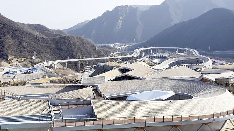 Das National Sliding Centre, der Austragungsort der Olympischen Winterspiele 2022 in Peking für die Wettbewerbe im Bob, Skeleton und Rodeln. Foto: -/kyodo/dpa