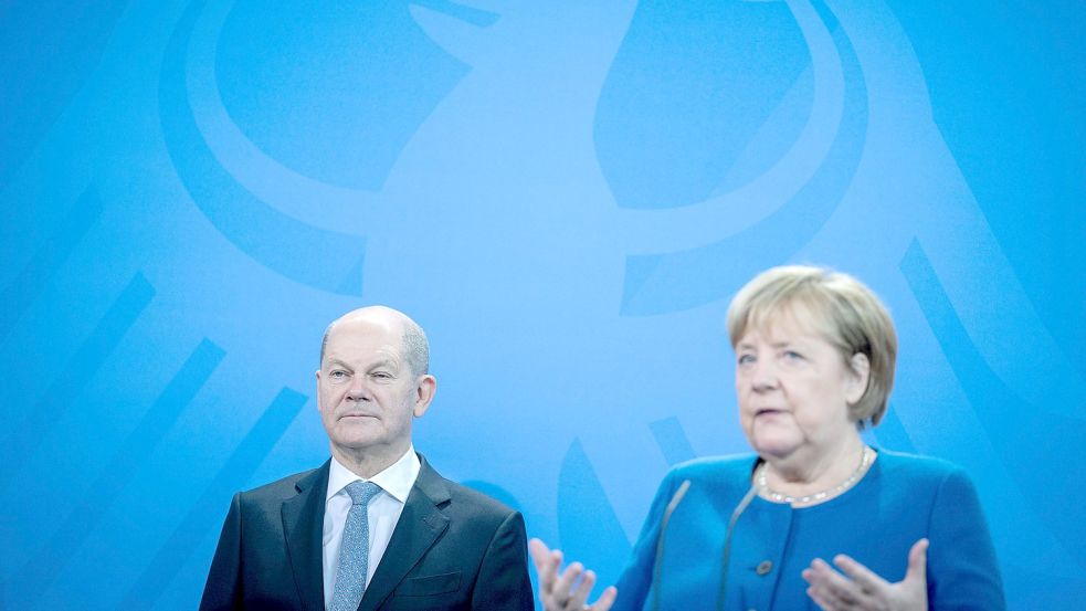 Kanzlerin Merkel und Olaf Scholz haben mit den Länderchefs konferiert. Foto: Kay Nietfeld/dpa