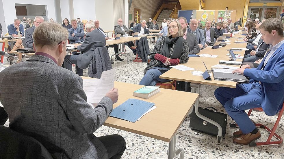 Mitte November war die konstituierende Ratssitzung des Rhauderfehner Gemeinderates in der Aula der Grundschule Langholt. Archivfoto: Janßen