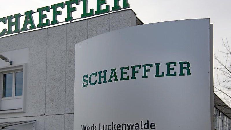 Der Automobilzulieferer Schaeffler schließt sein Werk im brandenburgischen Luckenwalde. Foto: Paul Zinken/dpa
