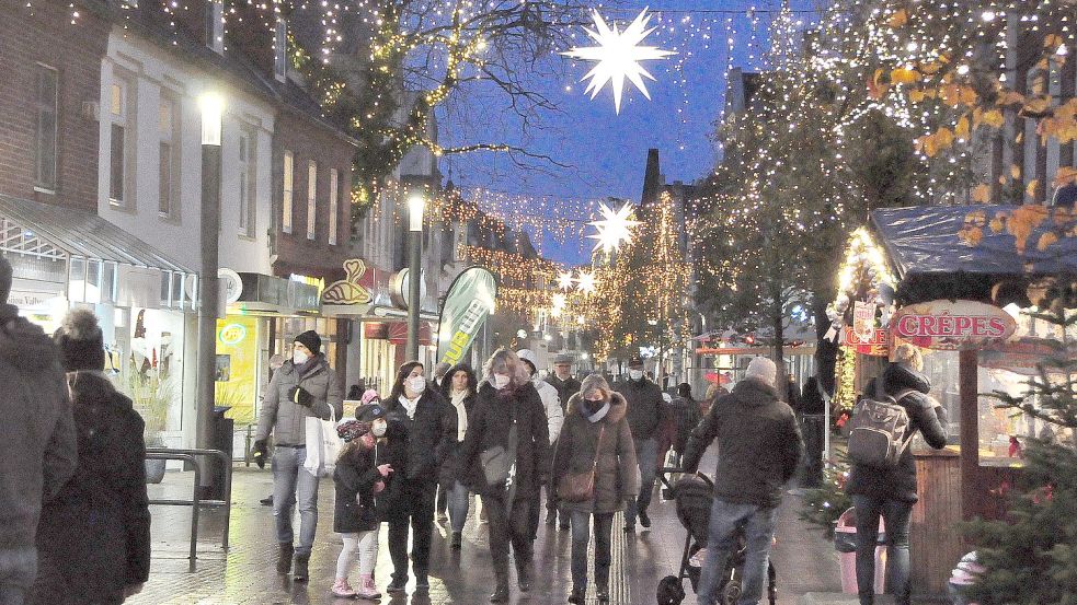 Am ersten Advent waren einige Besucher auf dem Markt. Foto: Wolters/Archiv