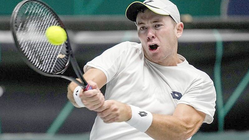 Spielt im Davis-Cup-Halbfinale neben Jan-Lennard Struff im Einzel: Dominik Koepfer. Foto: Michael Probst/AP/dpa