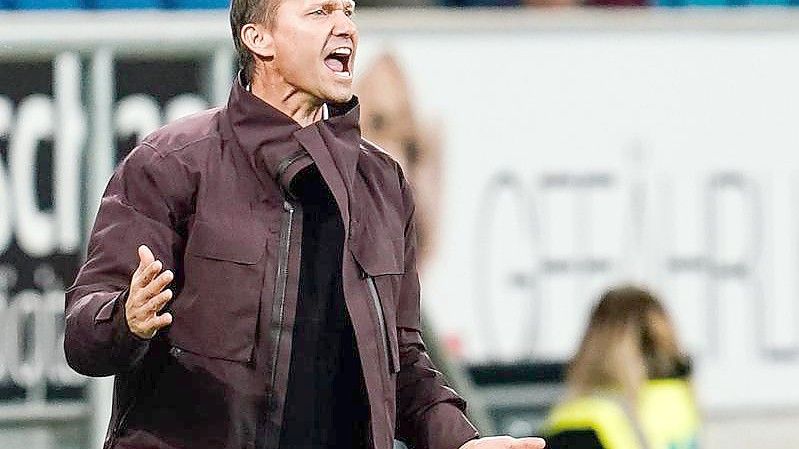 Leipzigs Trainer Jesse Marsch stand wegen einer Corona-Infektion die vergangenen drei Spiele nicht an der Seitenlinie. Foto: Uwe Anspach/dpa