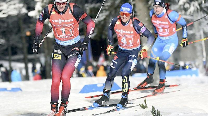 Die deutsche Staffel um Erik Lesser (M) verpasste in Östersund das Podium. Foto: Fredrik Sandberg/TT News Agency/AP/dpa