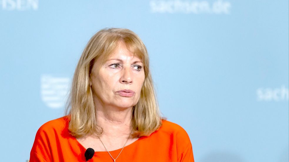 Petra Köpping (SPD), Gesundheitsministerin in Sachsen. Vor ihrem Haus zogen am Wochenende Gegner der Corona-Politik auf - laut protestierend und mit brennenden Fackeln. Foto: Matthias Rietschel/picture alliance/dpa/dpa-Zentralbild