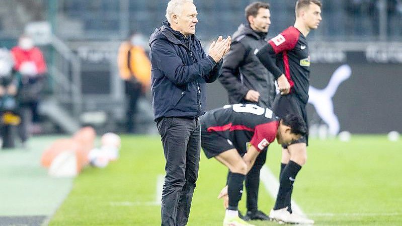 Freiburgs Trainer Christian Streich gewann zum ersten Mal in Mönchengladbach. Foto: Marcel Kusch/dpa