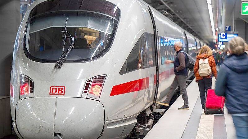 Im November kamen 69,4 Prozent der Züge der Deutschen Bahn ohne größere Verzögerungen ans Ziel. Foto: Monika Skolimowska/dpa-Zentralbild/dpa