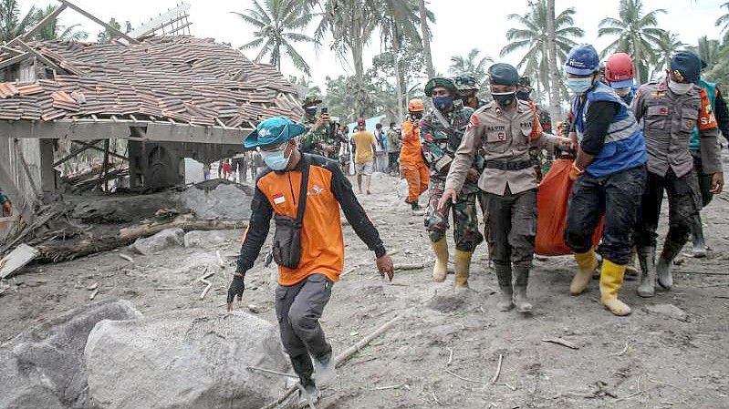 Die Zahl der Opfer des Vulkanausbruchs auf Java steigt weiter. Foto: Kurniawan/XinHua/dpa