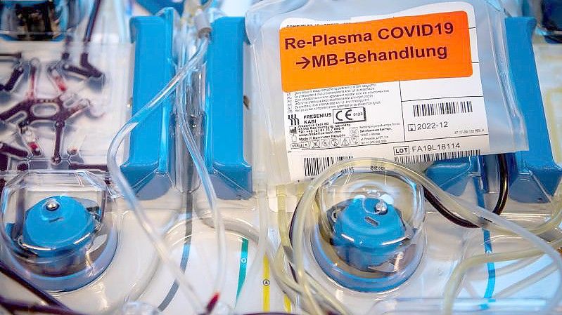 Die WHO rät von der Behandlung von Covid-Patienten mit Genesenen-Plasma ab. Foto: Sina Schuldt/dpa