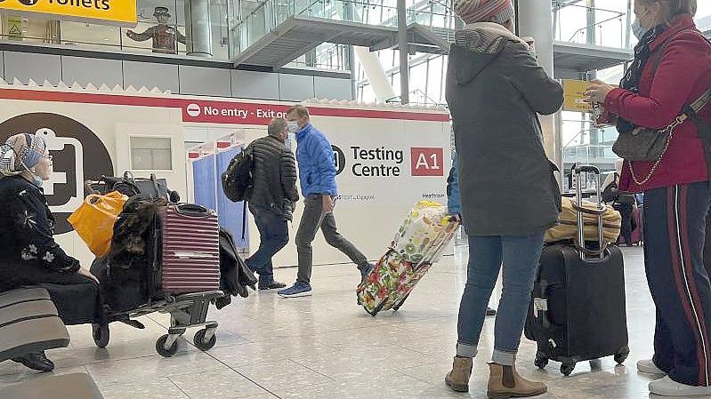 Der WHO Europa zufolge wurden in der Region bis Montag bislang 432 bestätigte Infektionen mit der Omikron-Variante nachgewiesen. Foto: Frank Augstein/AP/dpa