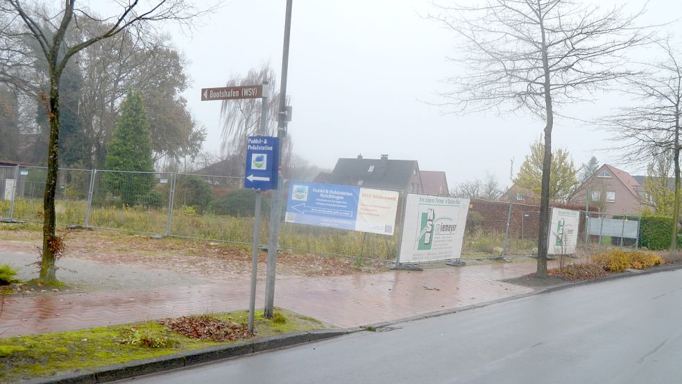 Abgerissen ist das Traditionslokal Strücklinger Hof an der Hauptstraße in Strücklingen. Noch hat sich auf dem Areal an der Hauptstraße 634 nichts weiter getan. Das soll im neuen Jahr anders werden. Fotos: Fertig