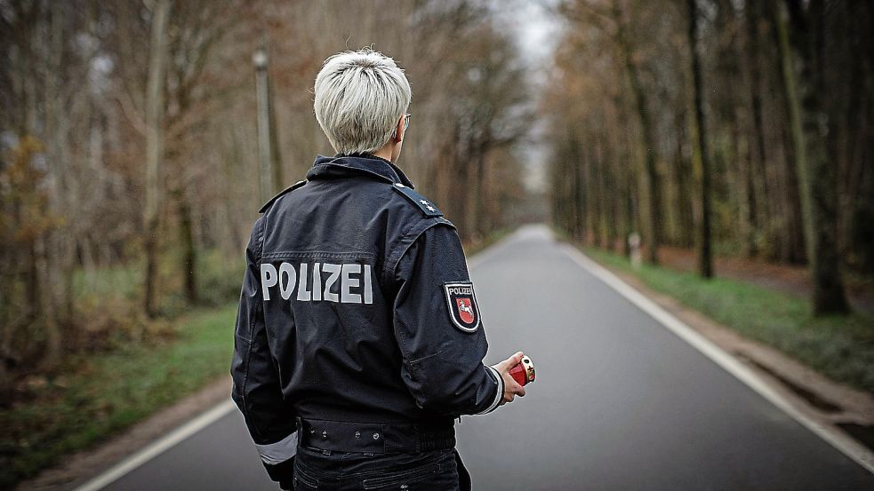 Nicht nur bei Familien und Freunden, sondern auch bei Polizeibeamten und Rettungskräften hinterlässt ein tödlicher Verkehrsunfall Spuren. Foto: Polizei