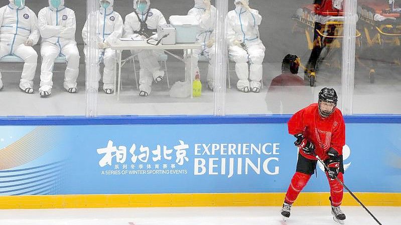 Die Olympischen Winterspiele 2022 stehen ganz im Zeichen der Corona-Krise. Foto: Mark Schiefelbein/AP/dpa