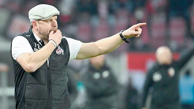 Kölns Trainer Steffen Baumgart gibt an der Seitenlinie immer alles. Foto: Federico Gambarini/dpa