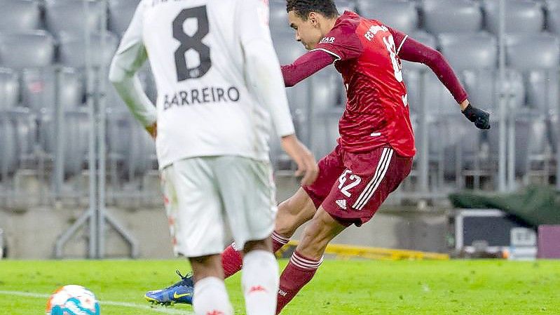 Jamal Musiala (r) erzielte für den FC Bayern das 2:1 gegen Mainz. Foto: Sven Hoppe/dpa