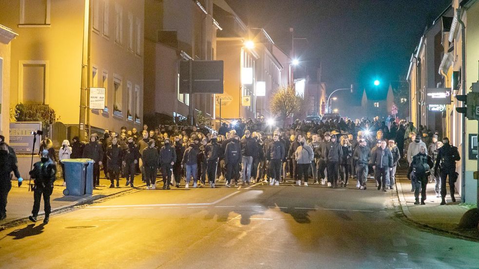 Demonstration gegen Corona-Maßnahmen in Zwönitz in Sachsen am 3. Dezember. Foto: imago images/Andre März