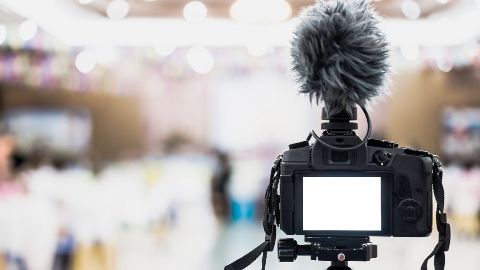 Die Grünen im Ostrhauderfehner Gemeinderat möchten, dass künftig politische Sitzungen live im Internet übertragen werden. Symbolfoto: smolaw11/stock.adobe.com