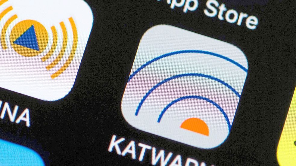 Neben Warn-Apps wie Nina und Katwarn sollen die deutschen Bürger künftig auch mit „Cell Broadcast“ frühzeitig über Katastrophen informiert werden. Foto: Rolf Vennenbernd/dpa