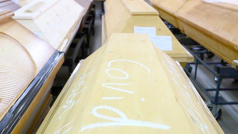 Im November sind in Deutschland 20 Prozent mehr Menschen gestorben als im Mittel der Jahre 2017 bis 2020 für diesen Monat. Foto: Sebastian Kahnert/dpa-Zentralbild/dpa