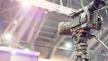 Könnten Ratssitzungen in Ostrhauderfehn bald live im Internet übertragen werden? Dieses soll nun geprüft werden. Symbolfoto: sommart/stock.adobe.com