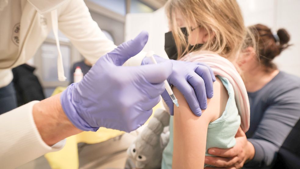 In der kommenden Woche beginnen im Landkreis Leer die Impfungen für Kinder. Symbolfoto: Charisius/dpa