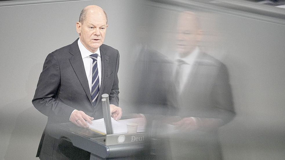 „Mehr Fortschritt wagen“: Bundeskanzler Olaf Scholz (SPD) gibt im Bundestag seine erste Regierungserklärung ab. Foto: Kappeler/DPA