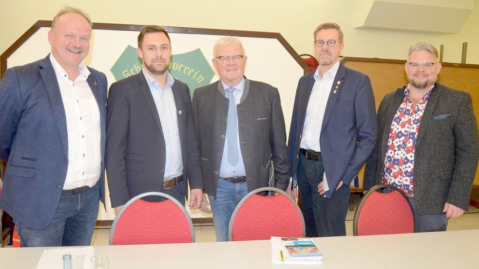 Der neue – alte – Ratsvorsitzende in Barßel, Christoph Raming (von links), mit seinem Stellvertreter Hendrik Funke sowie die drei stellvertretenden ehrenamtlichen Barßeler Bürgermeister Johannes Geesen, Jan Block und Steffen Haak (alle CDU). Foto: Fertig