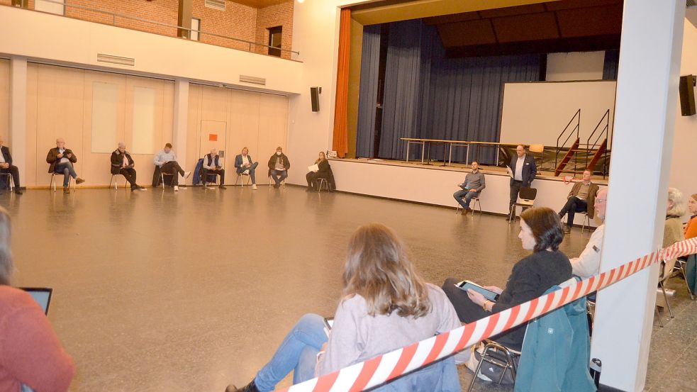Der Barßeler Rat tagte in Ermangelung eines Ratssaales in der Aula der Integrierten Gesamtschule in Barßel.