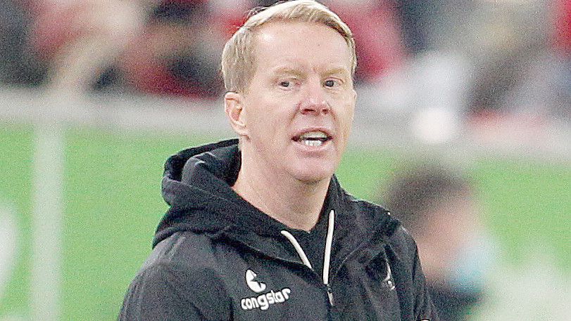 Stieg im Sommer 2020 vom U19- zum Profi-Trainer auf: Timo Schultz. Foto: DPA