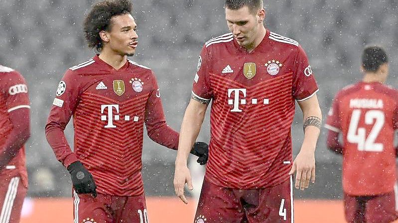 Der FC Bayern München muss auf Niklas Süle (r) verzichten. Foto: Sven Hoppe/dpa
