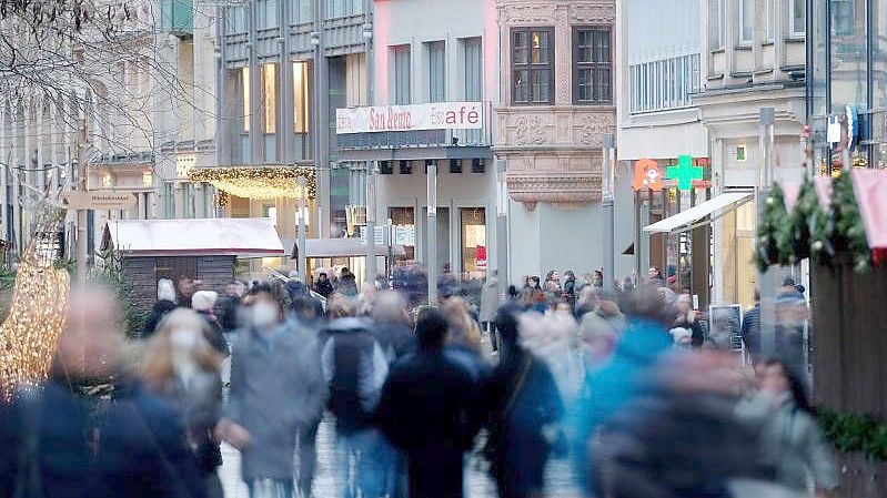 Was wird an Silvester erlaubt sein?. Foto: Karl-Josef Hildenbrand/dpa