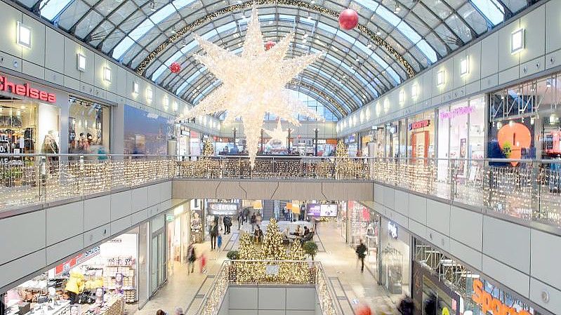 Die Auswirkungen der vierten Welle der Corona-Pandemie haben den Deutschen die Kauflaune vor dem Weihnachtsfest komplett verhagelt. Foto: Klaus-Dietmar Gabbert/dpa-Zentralbild/dpa