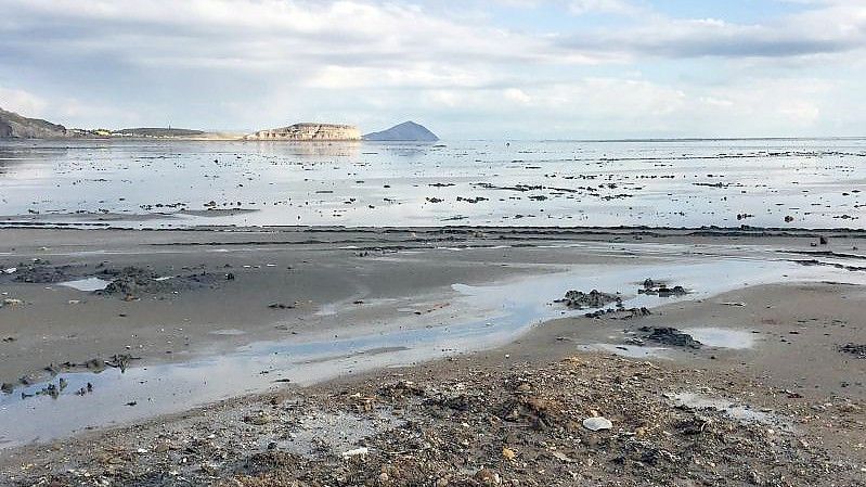 Der fast ausgetrocknete Urmia-See. Der größte Binnensee des Irans verliert immer mehr an Wasserfläche. Foto: Farshid-Motahari Bina/dpa