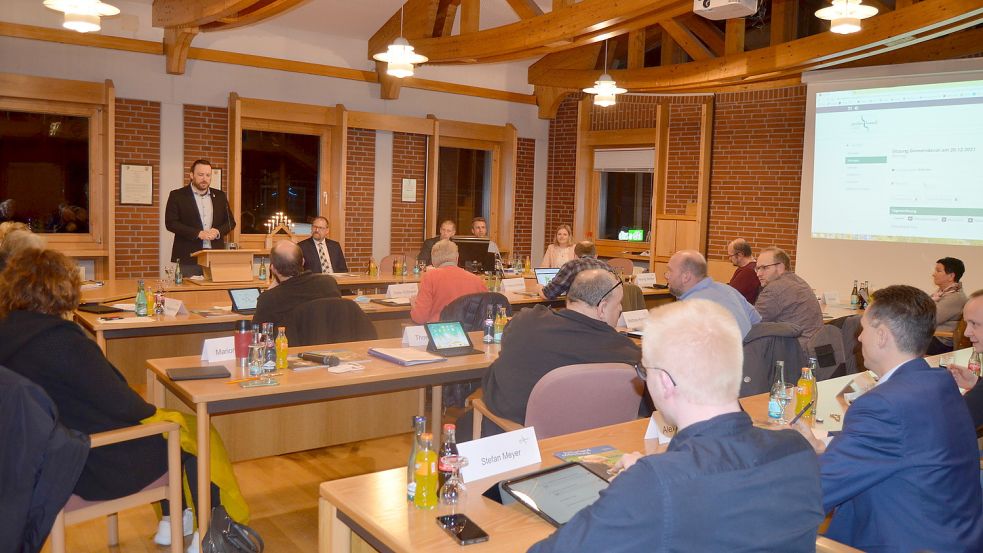 Seine letzte Ratssitzung in diesem Jahr hielt der Saterländer Gemeinderat am Montag im großen Sitzungssaal des Rathauses in Ramsloh. Foto: Fertig