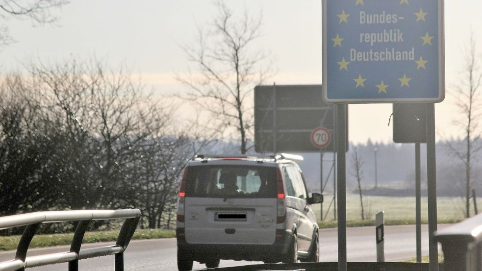 Rein äußerlich ist an der deutsch-dänischen Grenze, so wie hier am B5-Übergang Böglum, nichts davon zu spüren, dass das Königreich inzwischen als Hochrisikogebiet gilt. Foto: Hagen Wohlfahrt