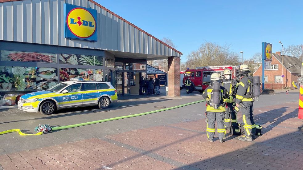 Feuerwehr und Polizei sind vor Ort. Foto: Nording