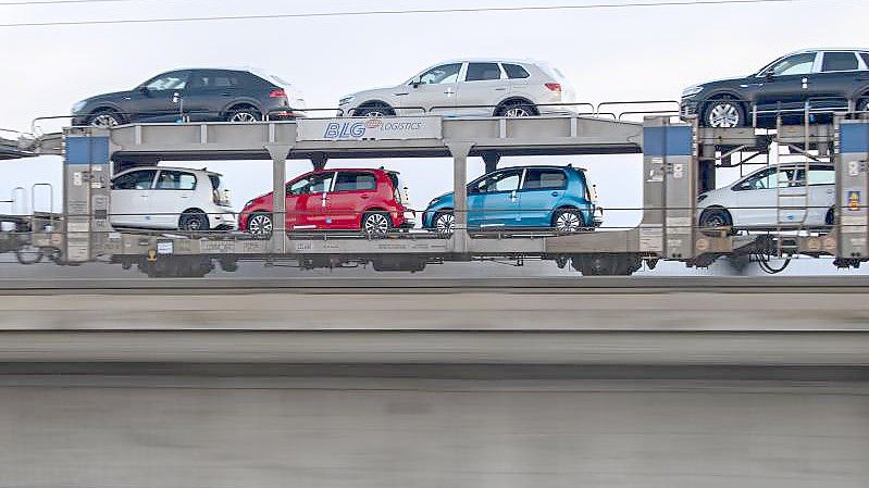 Auf dem deutschen Automarkt sind Neuwagen gegenwärtig so teuer wie noch nie. Foto: Robert Michael/dpa-Zentralbild/dpa