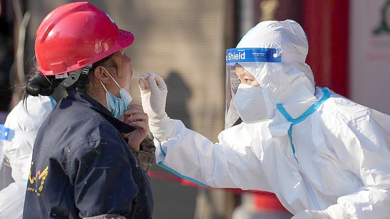 Nach einigen Dutzend Corona-Infektionen im chinesischen Xi'an sind massive Ausgangssperren für die 13 Millionen Bewohner der Metropole verhängt worden. Foto: Li Yibo/Xinhua/AP/dpa