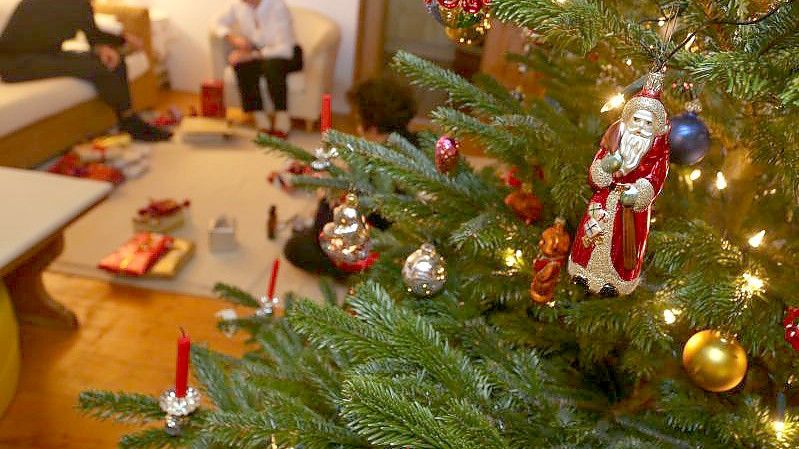 Weihnachten im Kreise der Familie - das bleibt vielen wichtig. Foto: Karl-Josef Hildenbrand/dpa