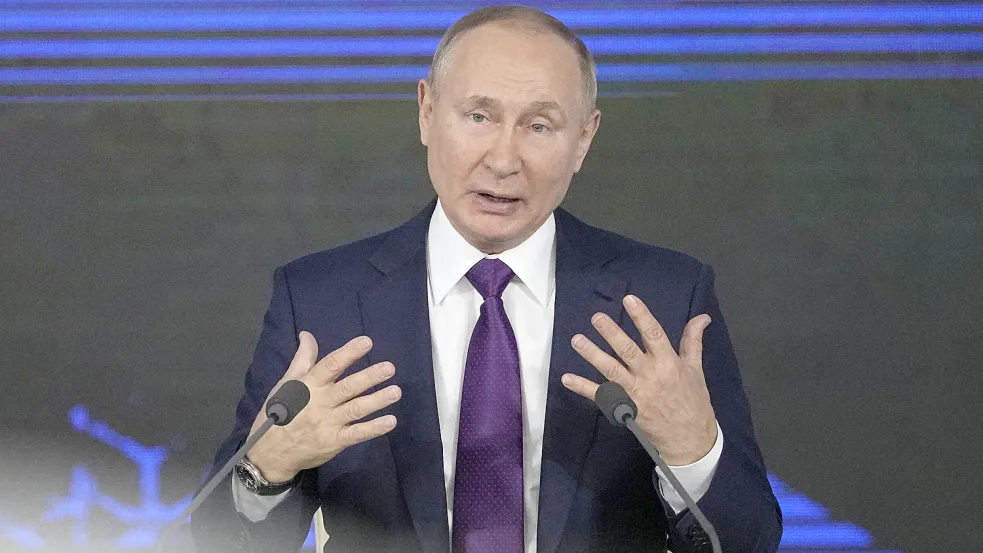 Russlands Präsident Wladimir Putin spricht am Donnerstag während seiner jährlichen Pressekonferenz. Foto: Zemlianichenko/AP/DPA