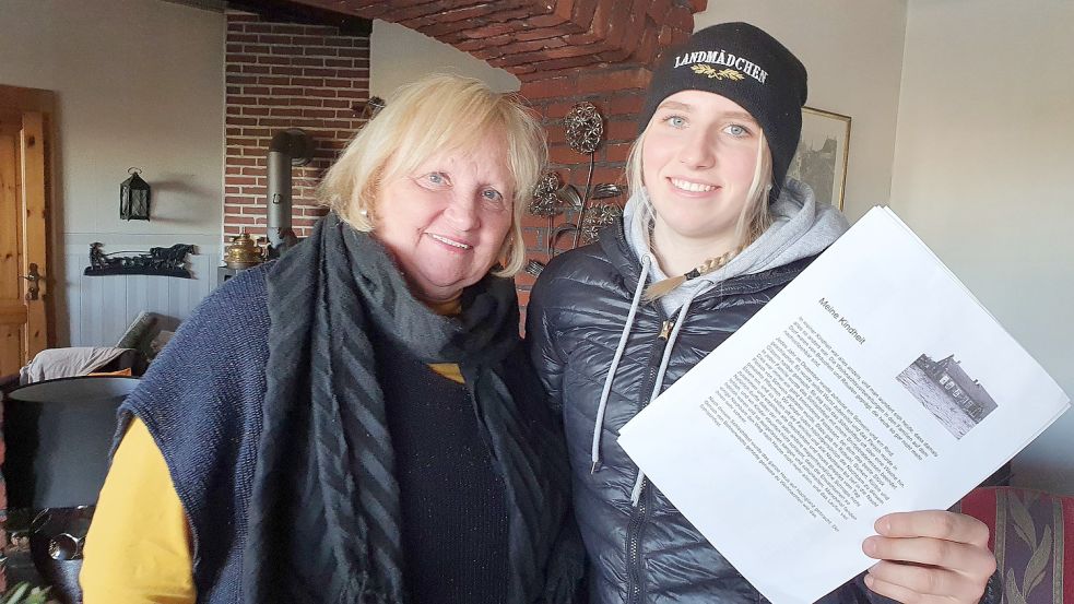Hanna Ligmann freut sich über diese ganz persönlichen Geschenke ihrer Oma Anna besonders: selbst geschriebene Erinnerungen aus ihrer Kindheit. Foto: Gettkowski