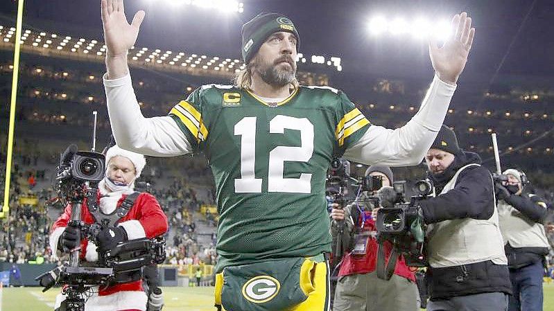 Hatte nach dem Packers-Sieg über Cleveland doppelten Grund zur Freude. Foto: Matt Ludtke/FR155580 AP/dpa